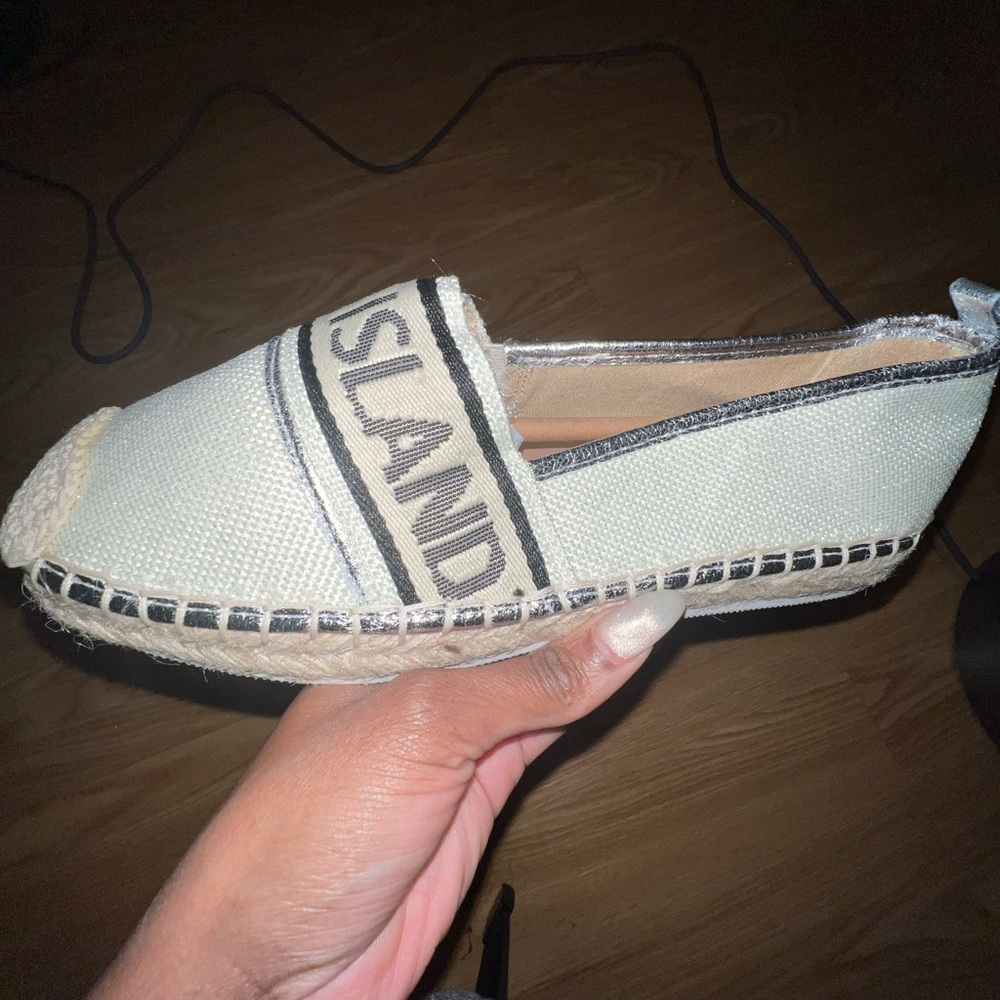Super cute moccasins or beach vibe shoes